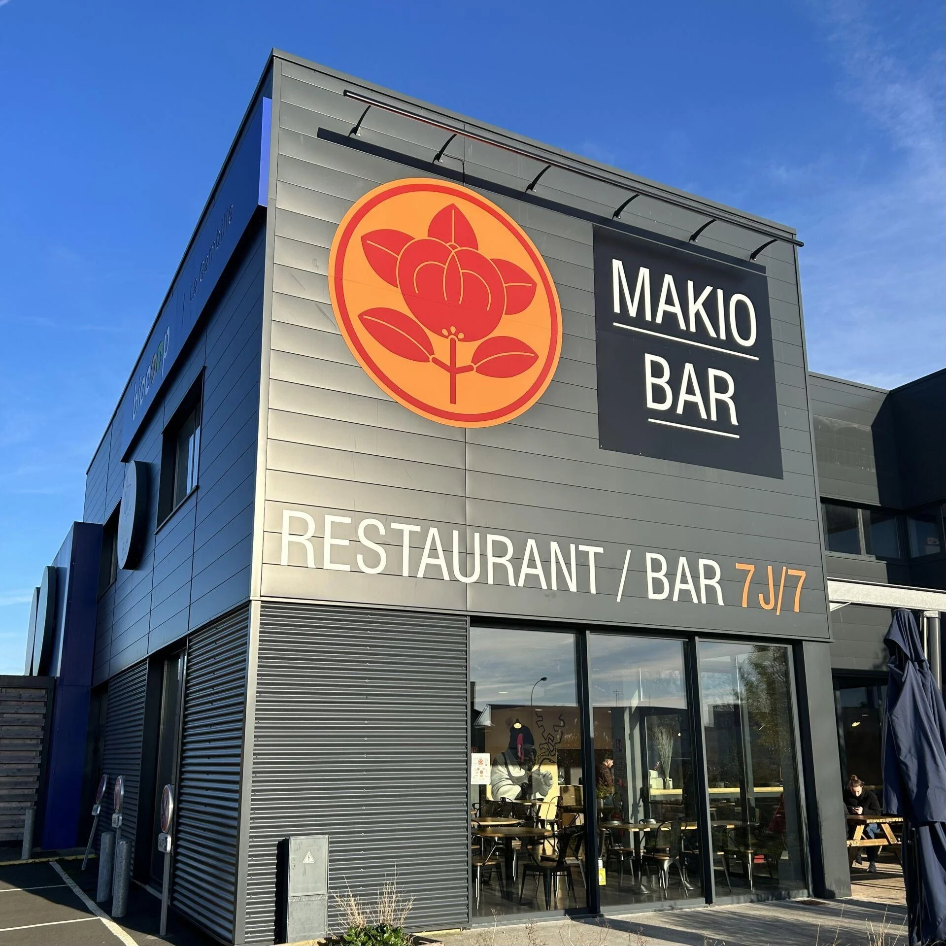 Makio bar